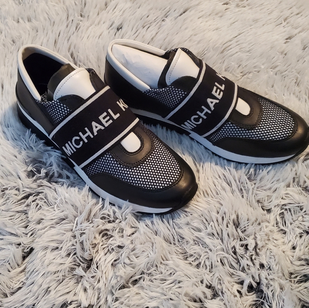 Shoes - Picture 2 of 3